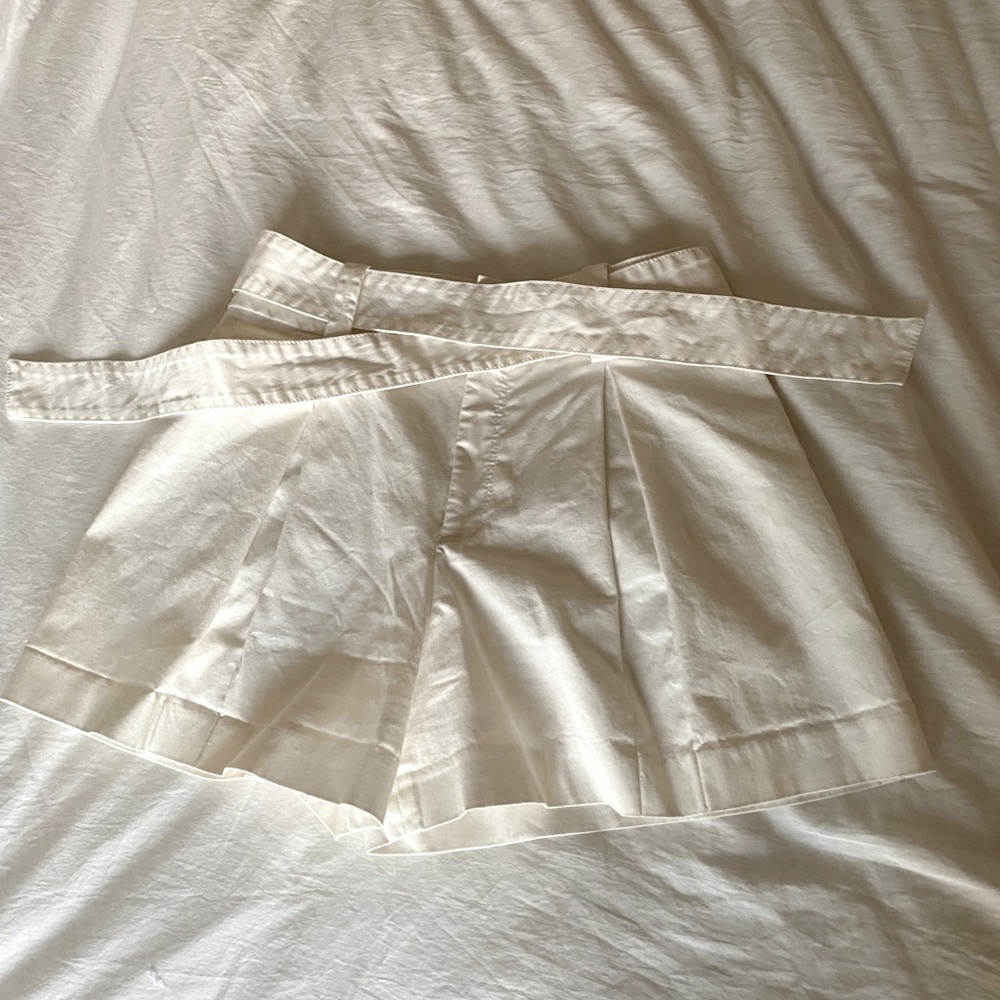 Club Monaco White Shorts - size 2
